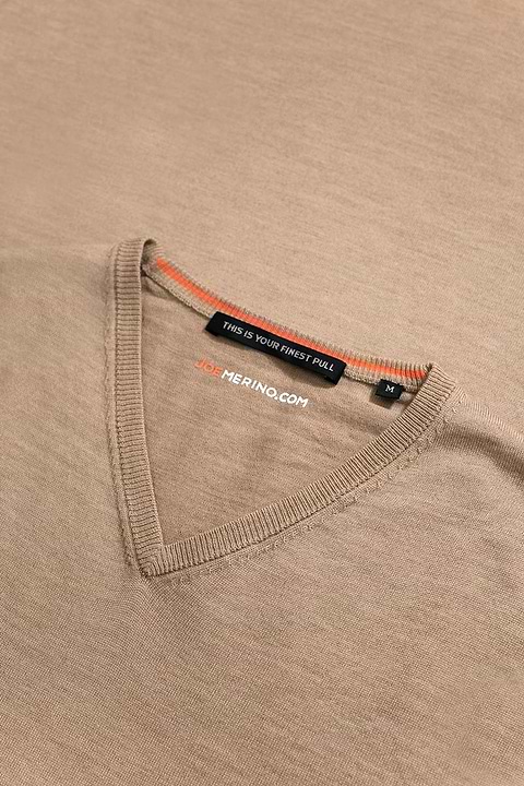 Joe V-Neck Caramel - Base Image