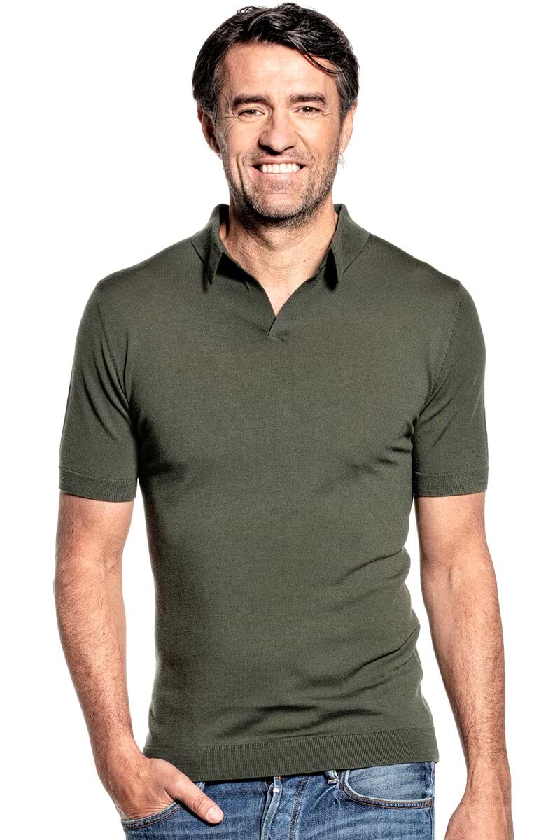 Luxe polo zonder knopen voor mannen gemaakt van merinowol in het Groen