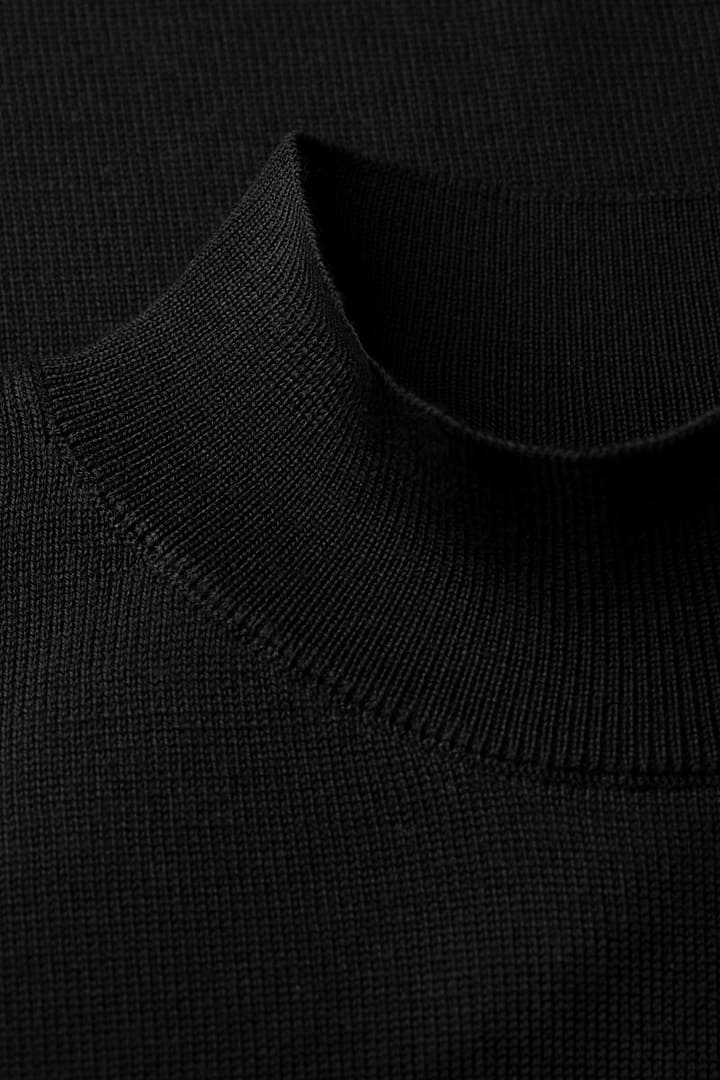 Turtle Easy Fit Deep Black - Base Image
