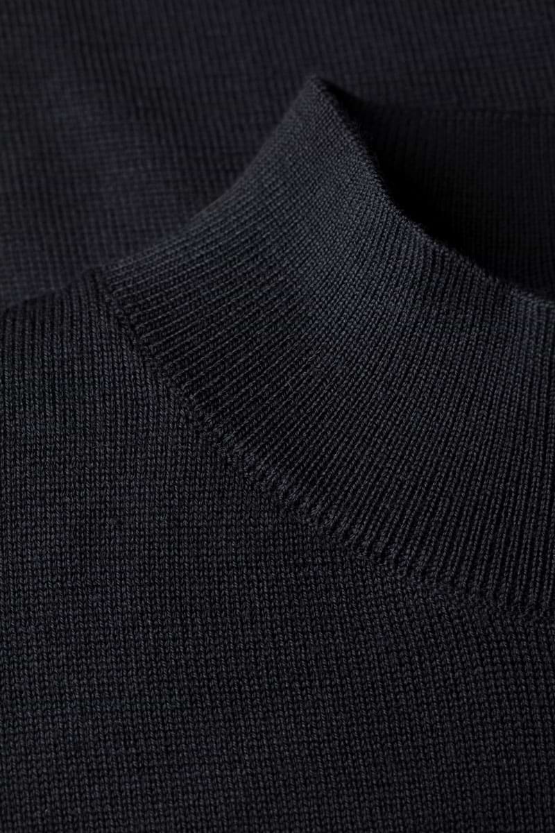 Turtle Easy Fit Very Dark Navy