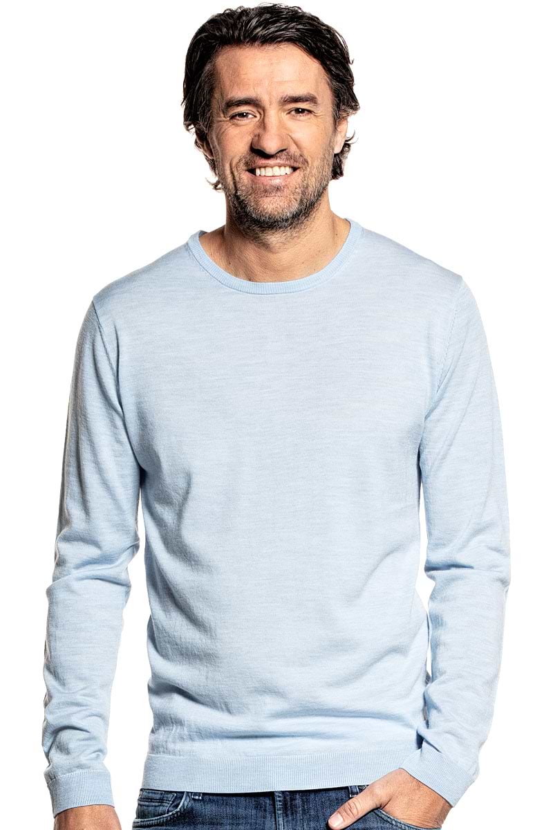 Crew neck sweater for men made of Merino wool in Light blue
