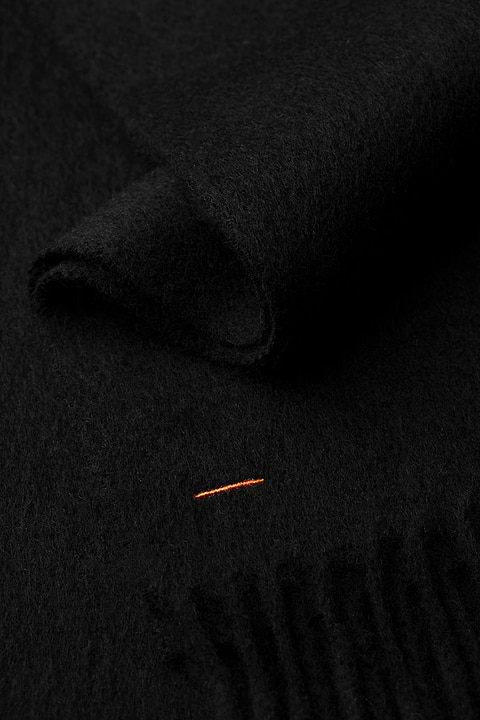 Classic Scarf Deep Black - Base Image