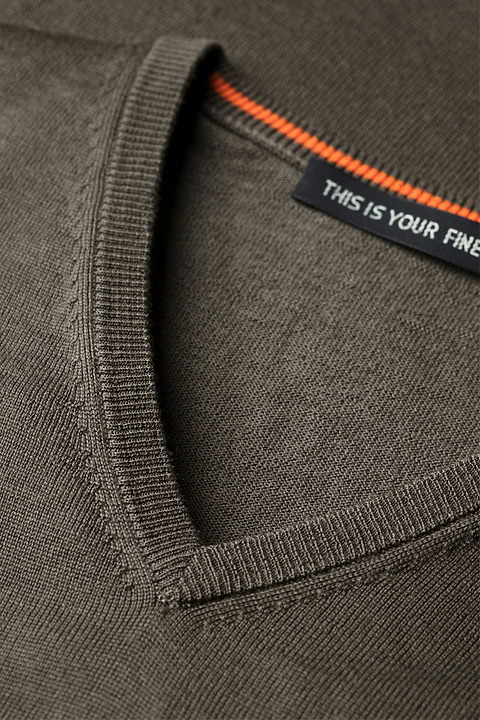 Joe V-neck Extra Long Military - Base Image