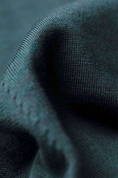 Joe V-neck Extra Long Proud Peacock - Base Image