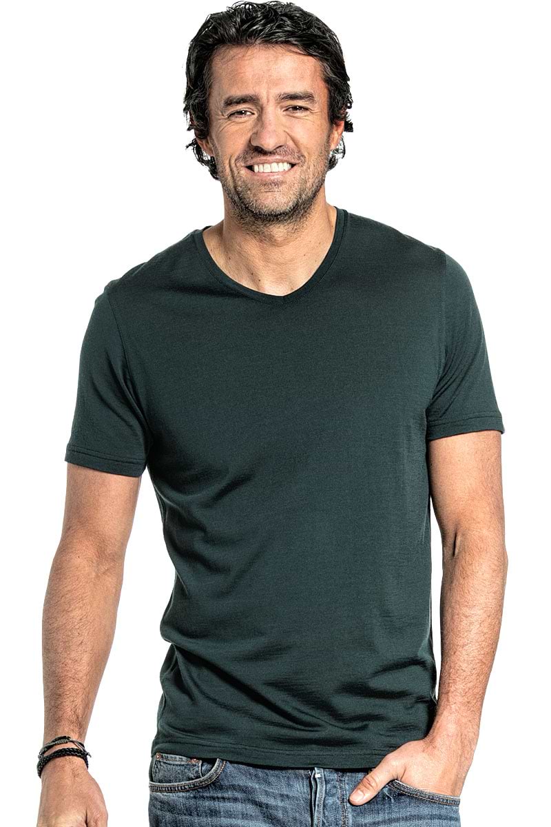 Shirt V-neck voor mannen gemaakt van merinowol in het Donkergroen