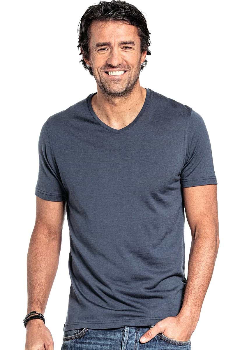 Shirt V-neck voor mannen gemaakt van merinowol in het Grijsblauw