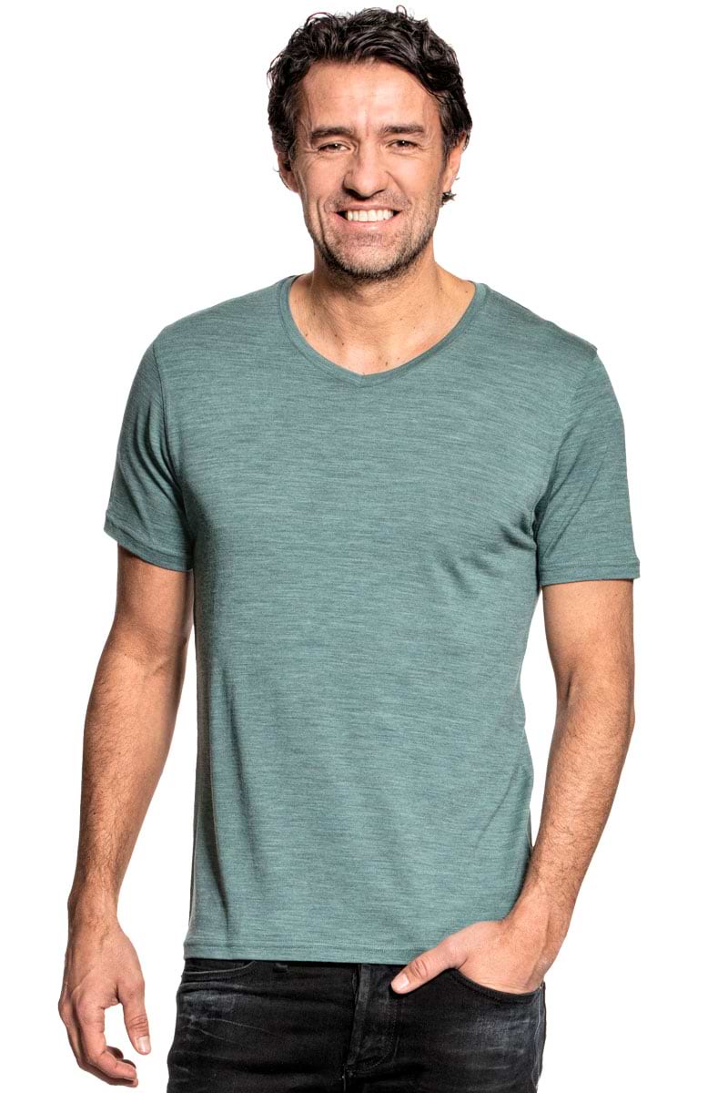 Shirt V-neck voor mannen gemaakt van merinowol in het Lichtgroen