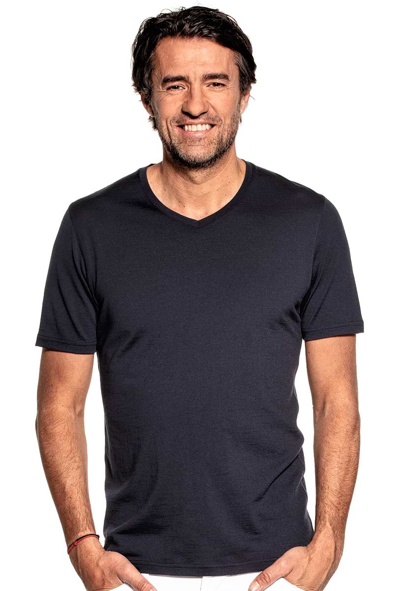 Shirt V-neck voor mannen gemaakt van merinowol in het Donkerblauw