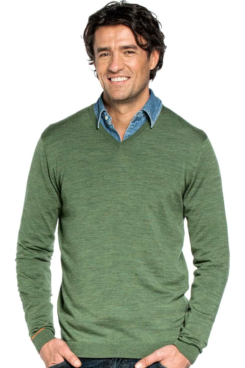 V-Neck sweater for men made of Merino wool in Green