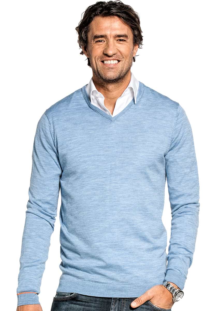 V-Neck sweater for men made of Merino wool in Light blue