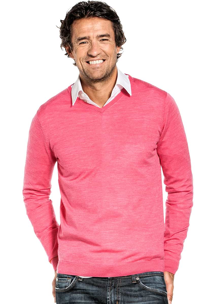 V-Neck sweater for men made of Merino wool in Pink