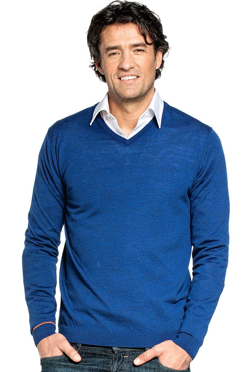 V-Neck sweater for men made of Merino wool in Blue