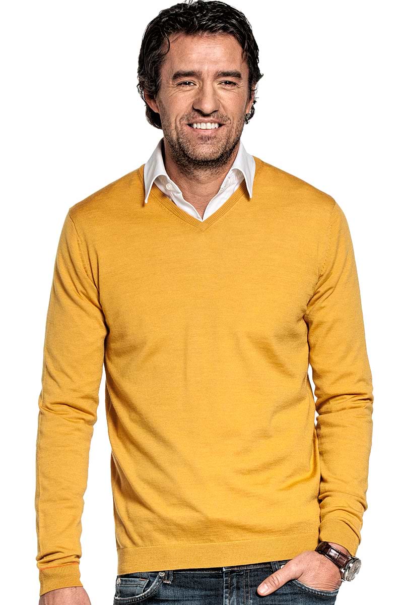 V-Neck sweater for men made of Merino wool in Yellow