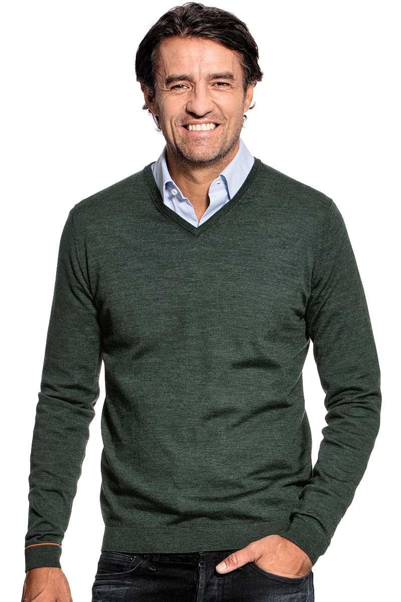 V-Neck sweater for men made of Merino wool in Dark green