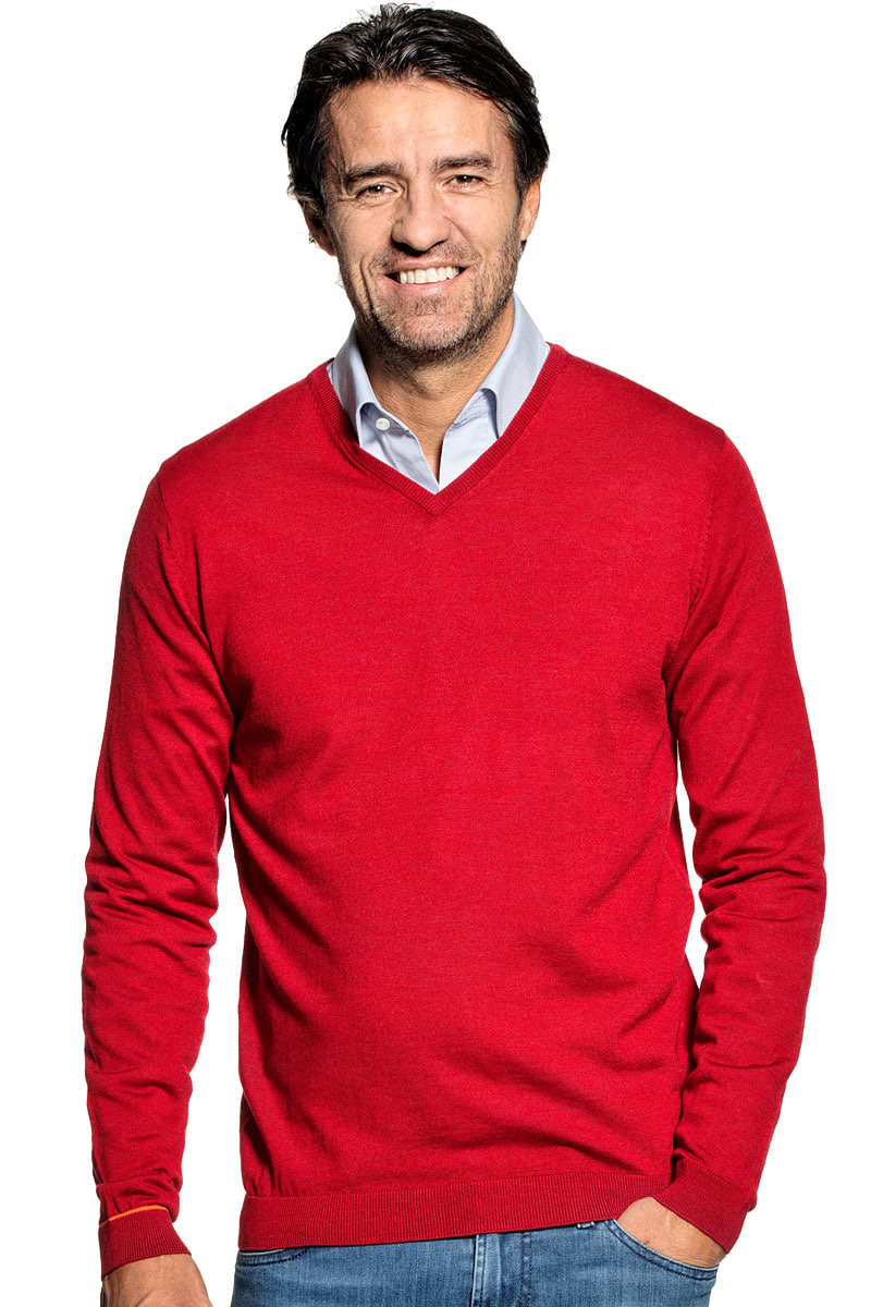 V-Neck sweater for men made of Merino wool in Red