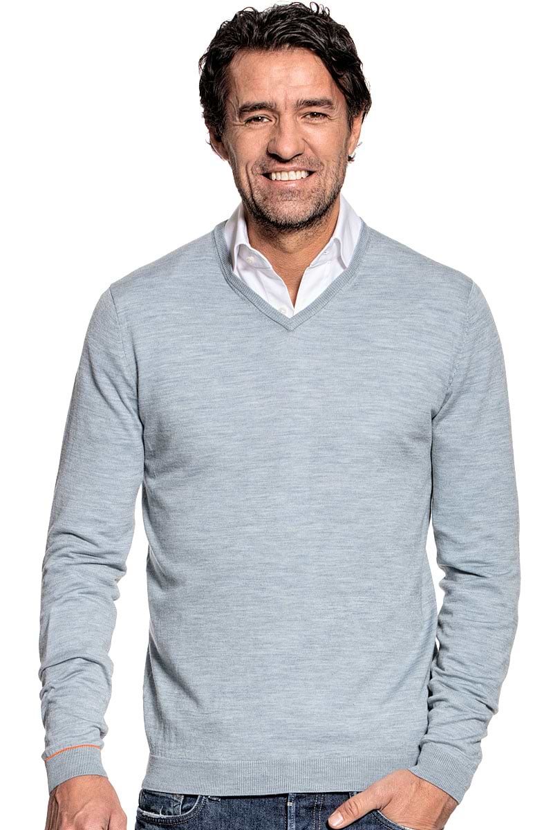 V-Neck sweater for men made of Merino wool in Light blue