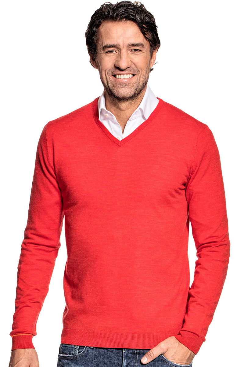 V-Neck sweater for men made of Merino wool in Orange