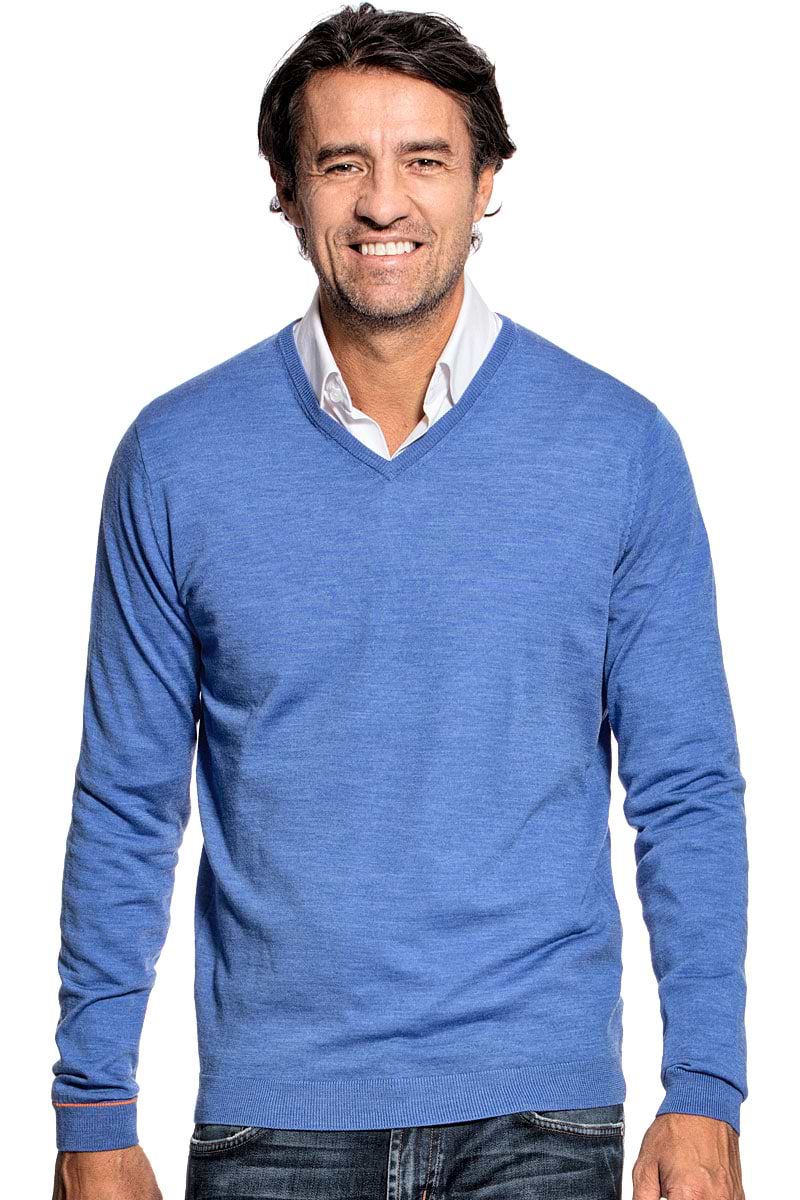V-Neck sweater for men made of Merino wool in Bright blue