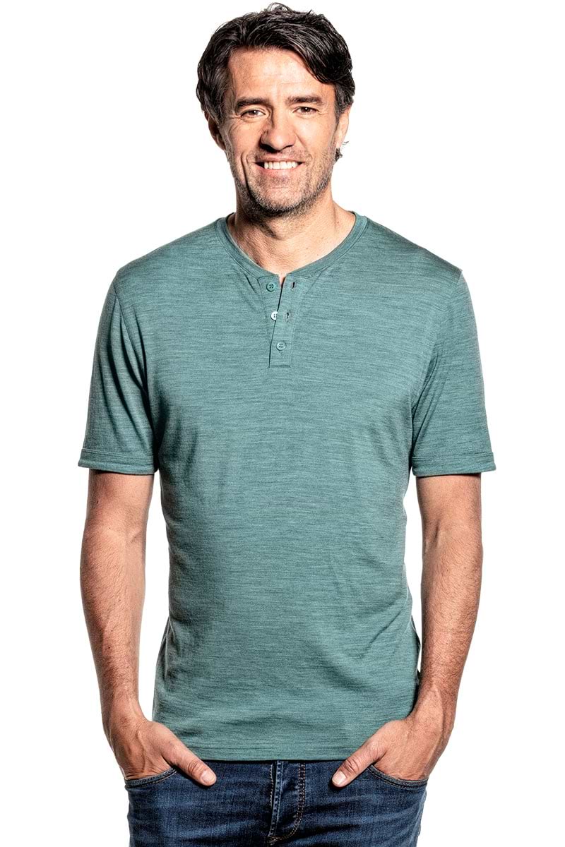 Henley shirt voor mannen gemaakt van merinowol in het Lichtgroen