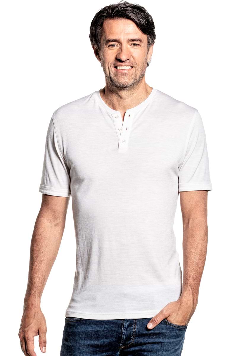 Henley shirt voor mannen gemaakt van merinowol in het Wit