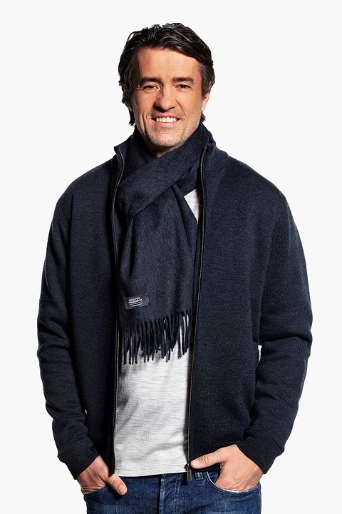 Classic Scarf Blue Whale - Base Image