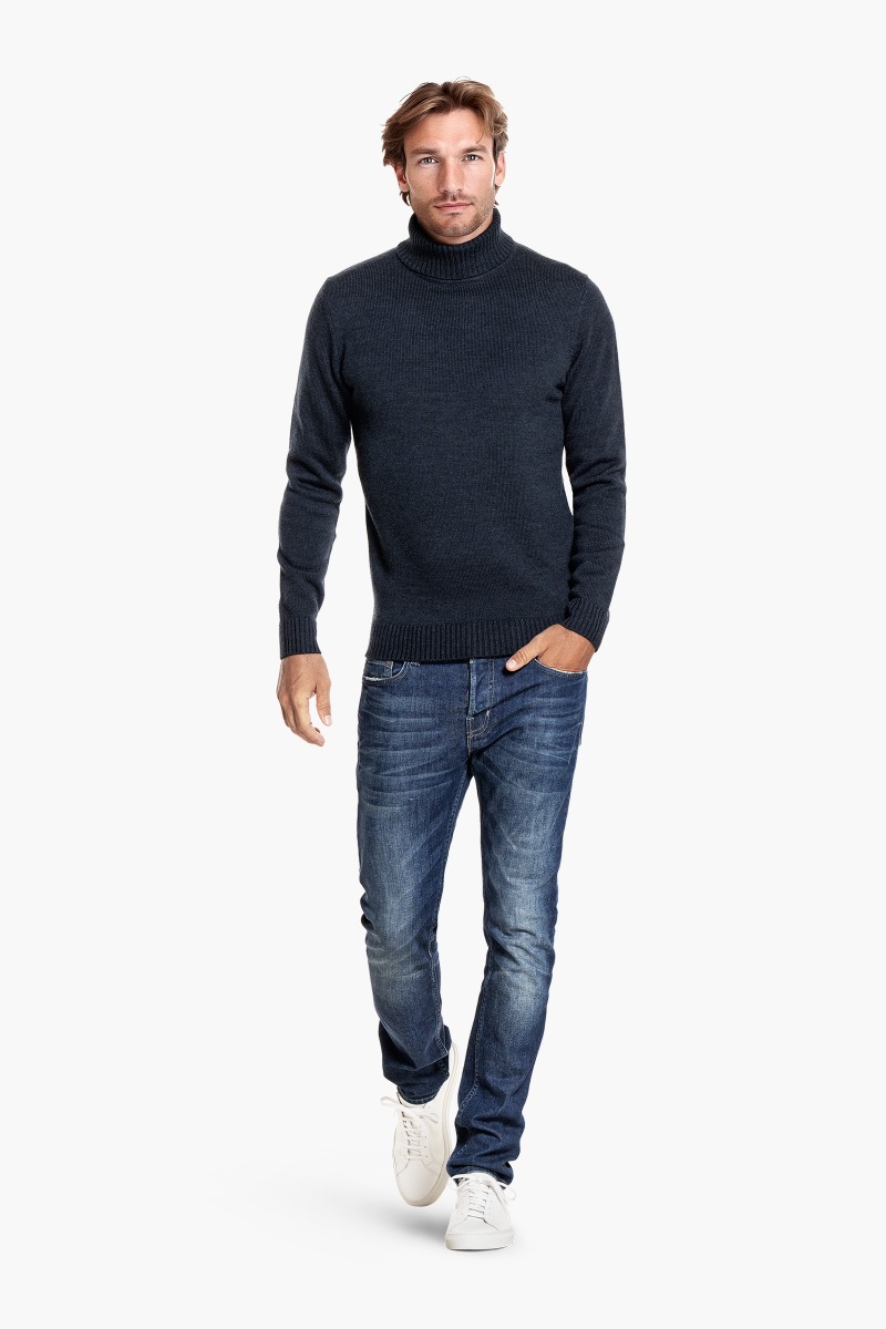 Col Neck Blue Whale