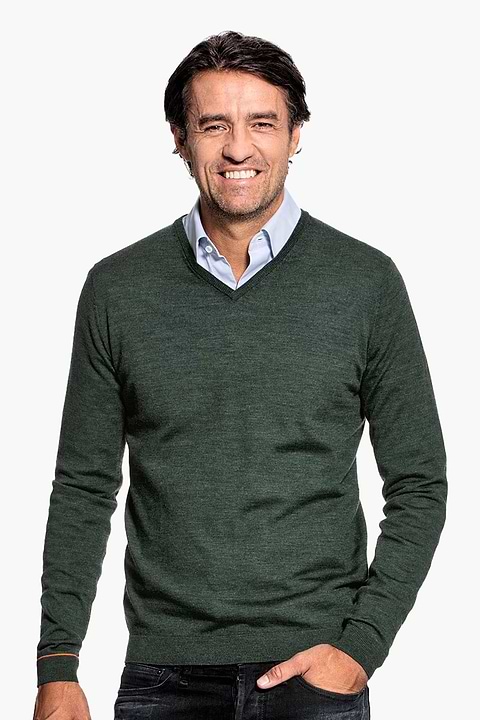 Joe V-Neck British Green - Base Image