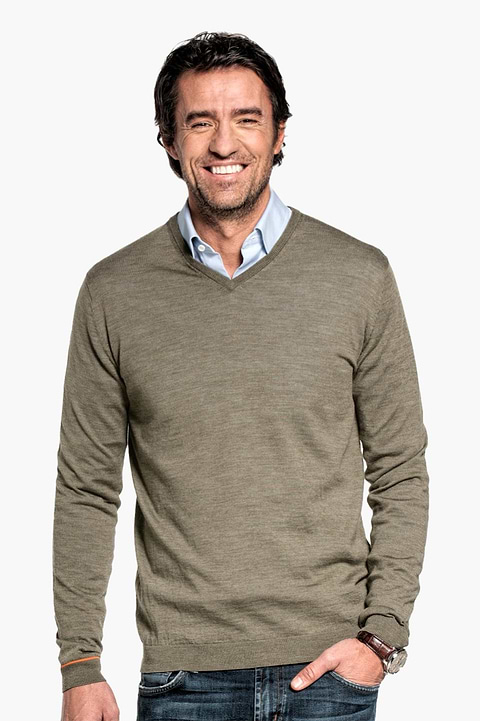 Joe V-Neck Clean Kaki - Base Image