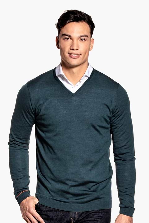 Joe V-neck Extra Long Proud Peacock - Base Image