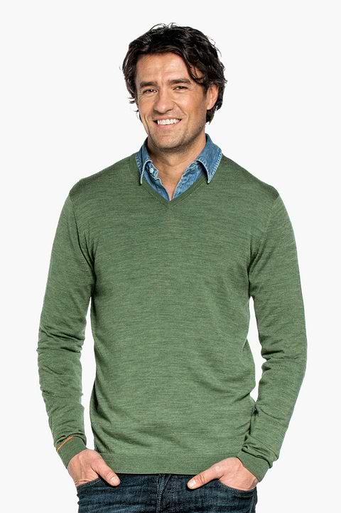 Joe V-Neck Forest Green - Base Image