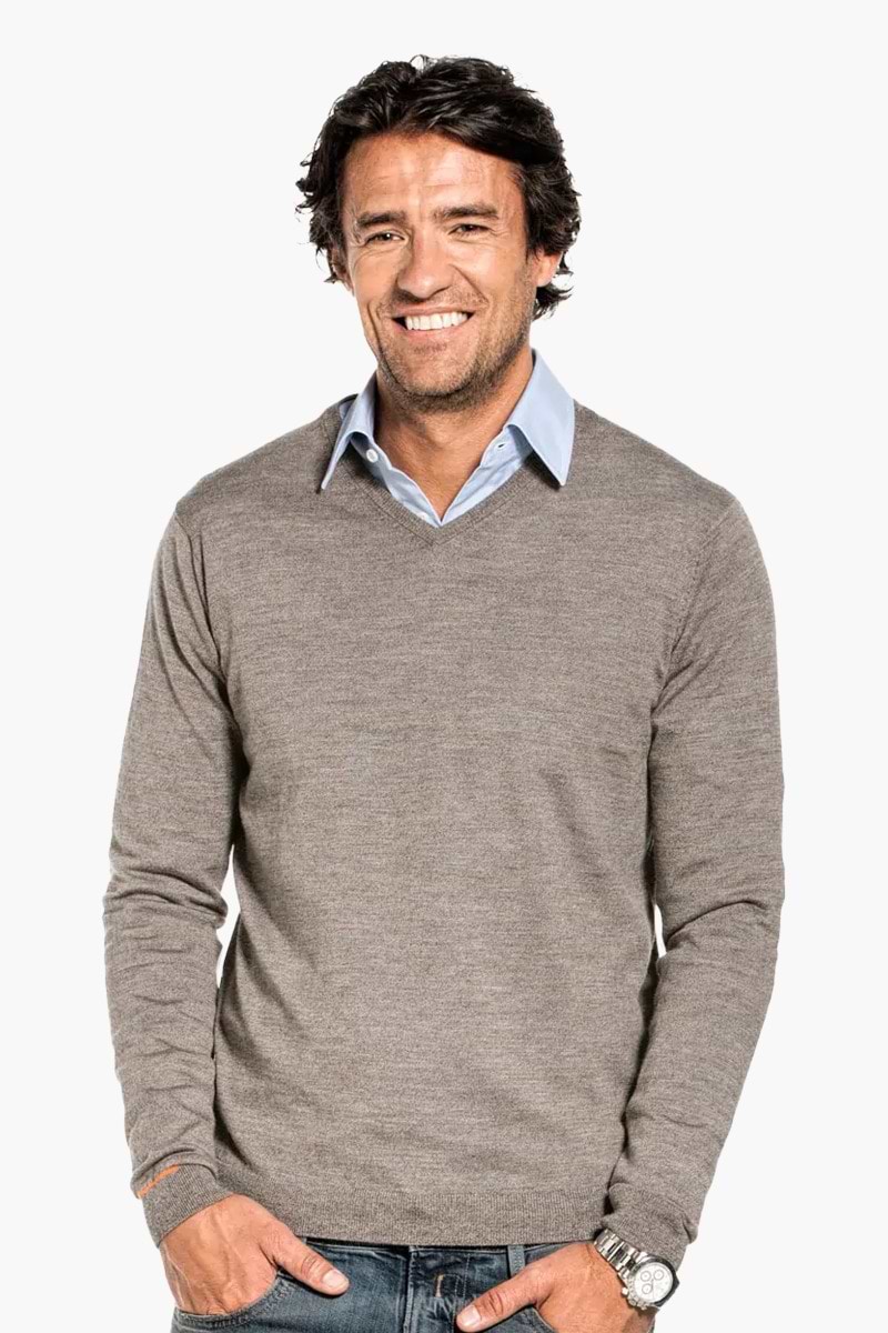 Joe V-Neck Soil Brown - Base Image
