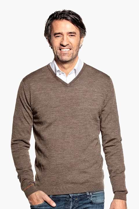 Joe V-Neck Tobacco Brown - Base Image