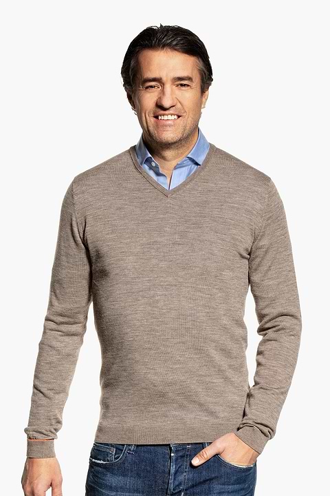 Joe V-neck Undyed Cappuccino - Base Image