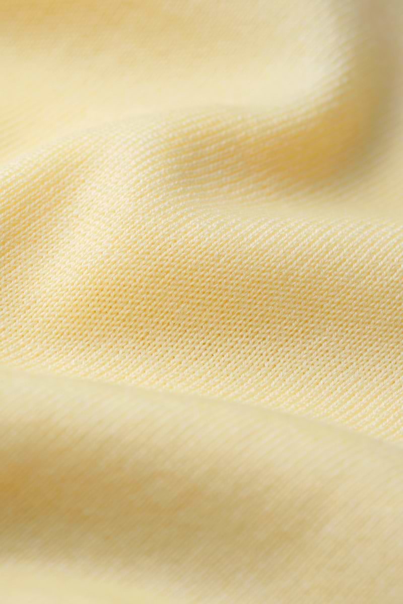 V-Neck Dusty Yellow - Hover