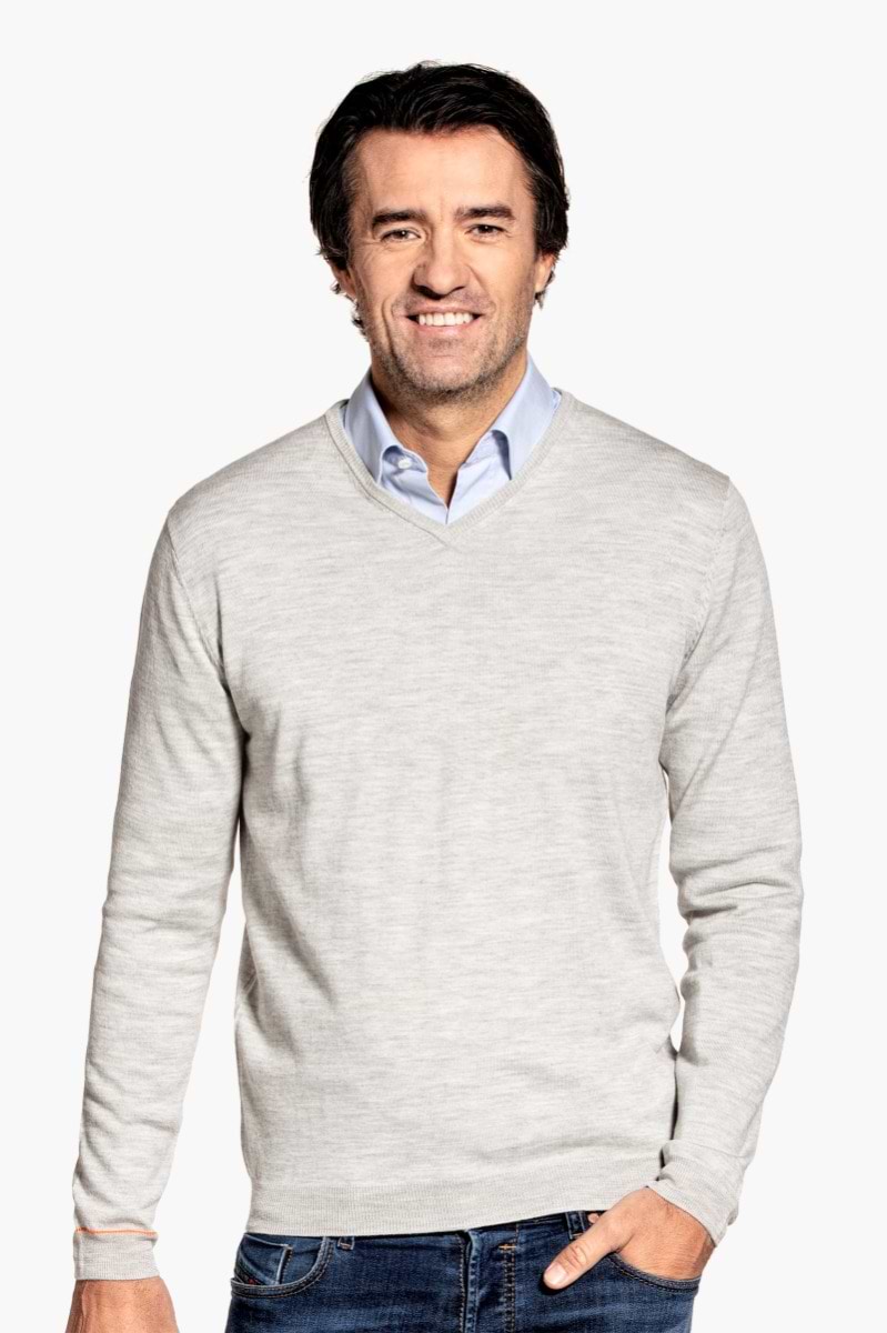 Extra soft V-neck sweater for men | Joe Yak V-neck