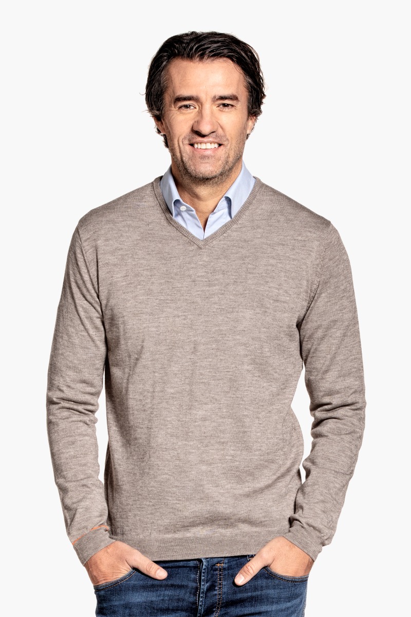 Joe Yak V-Neck Natural - Hover