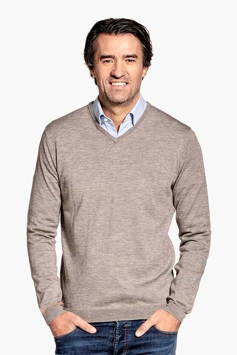 Joe Yak V-Neck Natural - Base Image