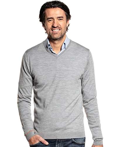 Grauer Wollpullover mit V-Ausschnitt