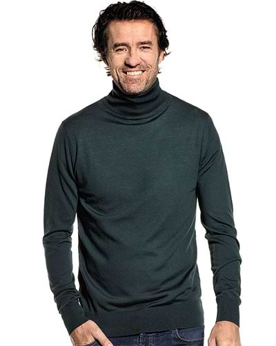 Grüner Wollpullover mit Rollkragen