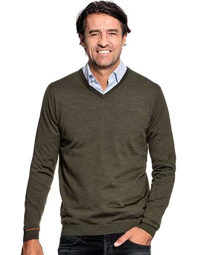 Grüner Pullover mit V-Ausschnitt